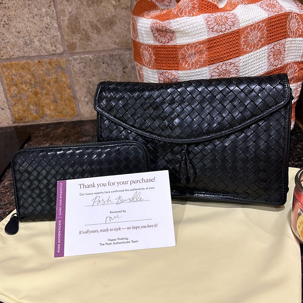 Authentic/Vintage Bottega Veneta Crossbody/Shoulder/clutch w/ matching wallet